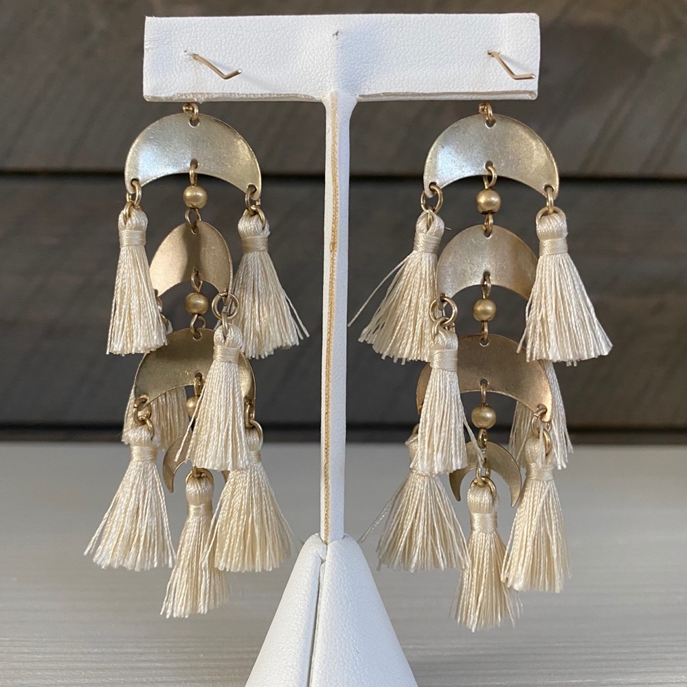 {FREE} Earrings with $100+ Purchase - Picture 6 of 9